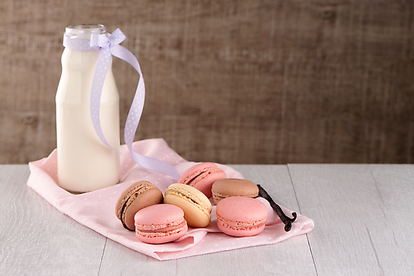 포토 JPG 해외이미지 리본 실내 사람없음 우유 달콤 우유병 마카롱 바닐라 해외202004 해외포토 병_용기 디저트 유제품 내부 맛 파일형식 이미지허브