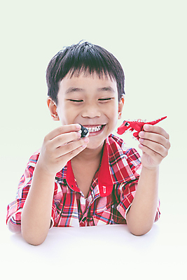 포토 JPG 해외이미지 스튜디오촬영 교육 행복 어린이 상상 놀이 성공 기술 창조 미술 한명 미소 사람 동양인 소년 세로 컬러풀 장난감 유치원 수확 업무 흰배경 복고 반죽 쇼 점토 수공예 개발 해외202004 해외포토 1 남자 감정 컬러 백그라운드 컨셉 농업 문화예술 실내 표정 인종 흰색 작업 공예 파일형식 이미지허브