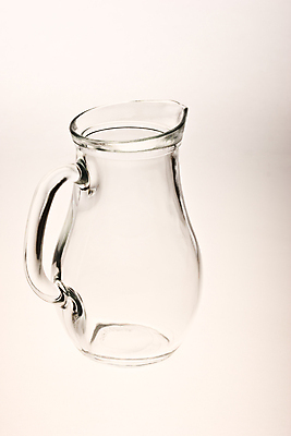 포토 JPG 해외이미지 유리 주방용품 사람없음 주방 흰색 조끼 투명 오브젝트 유리주전자 넘어짐 해외202004 해외포토 컬러 생활용품 모션 재질 주전자 외투 파일형식 이미지허브