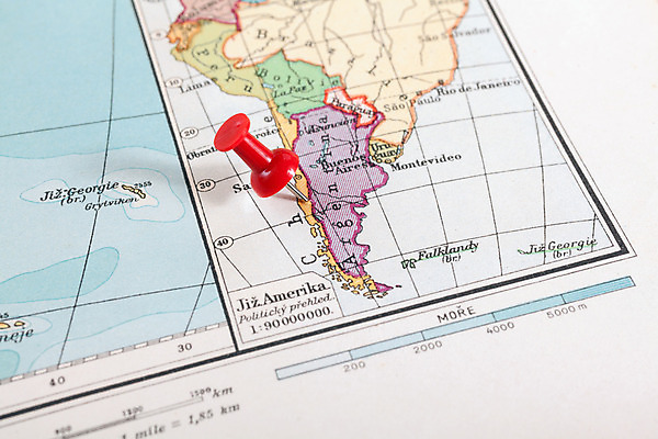 포토 JPG 해외이미지 도로 여행 백그라운드 컨셉 지도 사람없음 빨간색 도시 압정 계획 고정 지도책 지리 해외202004 해외포토 길 컬러 교통시설 책 사무용품 파일형식 이미지허브