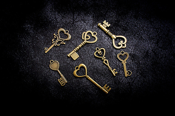포토 JPG 해외이미지 백그라운드 사람없음 검은색 하트 황금열쇠 해외202004 해외포토 모양 컬러 열쇠 파일형식 이미지허브