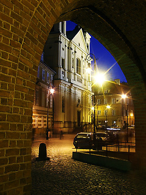 포토 JPG 해외이미지 사람없음 교회 야간 대문 타운 옛날 해외202004 해외포토 자연요소 종교건축 건물 문 도시 파일형식 이미지허브