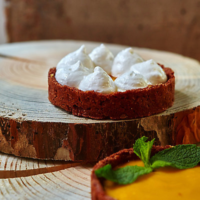 포토 JPG 해외이미지 라이프스타일 접시 열매 음식 분홍색 백그라운드 과일 부분 디저트 건강 요리 사람없음 목재 빨간색 과자 케이크 초콜릿 빵집 견과류 껍질 흰색 신선 달콤 맛 설탕 굽기 먹기 크림 블루베리 레시피 칼로리 푸딩 무스 미니 커스터드 타르트 페스츄리 핸드메이드 해외202004 해외포토 나무 식물 식기 빵 컬러 컨셉 재료 모션 생활 상점 구이 파이_빵 파일형식 이미지허브