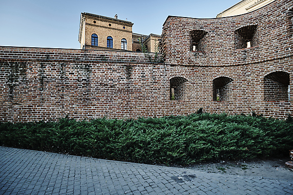 포토 JPG 해외이미지 구름 유럽 벽 건축양식 창문 하늘 벽돌 사람없음 건물 도시 중세 파편 발사 폴란드 천연기념물 해외202004 해외포토 자연요소 건축물 건축 나라 역사 파일형식 이미지허브