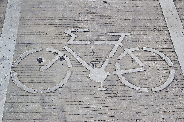 포토 JPG 해외이미지 도로 길 선 교통수단 스포츠 여행 백그라운드 교통시설 표시 거리 건강 안전 사람없음 야외 운동 자전거 페인트 산책로 회색 흰색 도시 바퀴 보행로 승차 오솔길 방향 심볼 사인 생태계 신호 순환 땅바닥 루트 바이킹 방법 선로 해외202004 해외포토 컬러 교통 모션 바닥 바이크 시설 파일형식 이미지허브