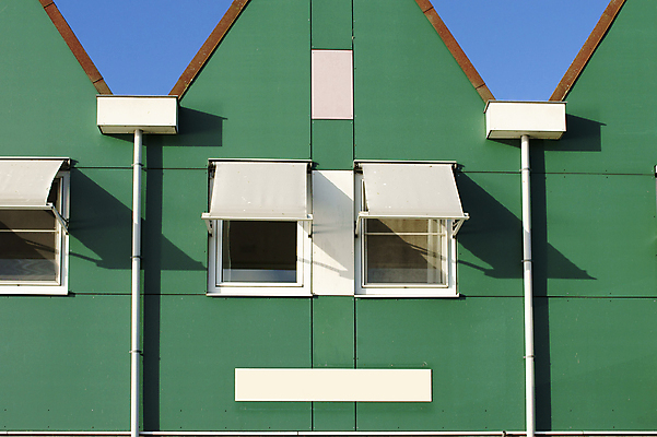 포토 JPG 해외이미지 창문 지붕 주택 그림자 경사 사람없음 컬러풀 가장자리 묘사 정사각형 엘리먼트 해외202004 해외포토 도형 컬러 건물 둘레 파일형식 이미지허브