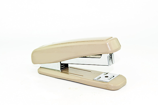 포토 JPG 해외이미지 종이 장갑 비즈니스 사람없음 사무실 금속 검은색 장비 흰색 공구 업무 오픈 닫기 은색 작음 큼 플라스틱 스테이플러 자르기 오브젝트 싱글 클립 고립 철강 공급 해외202004 해외포토 잡화 컬러 모션 재질 사무용품 도구 작업 크기 파일형식 이미지허브