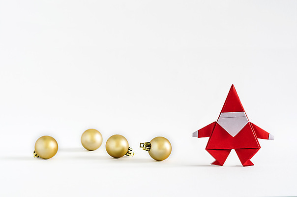 포토 JPG 해외이미지 전통 디자인 계절 행복 종이 백그라운드 컨셉 크리스마스 겨울 공 추상 휴가 수염 기념 선물 미술 사람없음 장식 빨간색 산타클로스 흰색 축하 인사 신용카드 황금 12월 연도 심볼 만족 종이접기 심플 고립 엘리먼트 스타일 클라우스 해외202004 해외포토 기념일 감정 컬러 무늬 문화예술 금융 예절 날짜 접기 파일형식 이미지허브