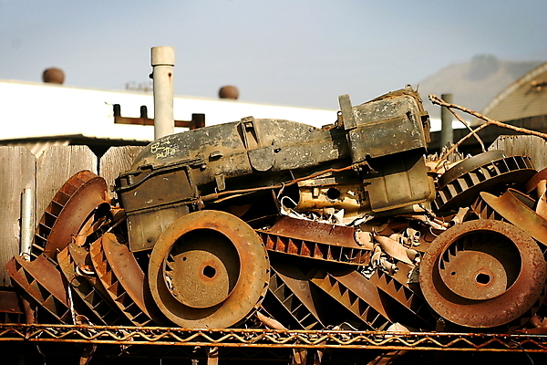 포토 JPG 해외이미지 산업 자동차 사람없음 갈색 쌓기 금속 재활용 도시 폐기물 철 버리기 부식 트랙터 한조각 낭비 옛날 철강 해외202004 해외포토 1 육상교통 컬러 컨셉 모션 재질 쓰레기 농기계 친환경 특수차량 파일형식 이미지허브
