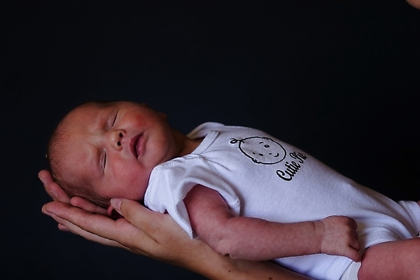 포토 JPG 해외이미지 손 행복 감정 얼굴 어린이 가족 주택 건강 사랑 한명 안전 사람 아기 신생아 잡기 달콤 보호 작음 캘리포니아 팔 마야 결백 고립 돌봄 취급주의 해외202004 해외포토 1 컨셉 관계 모션 경고 건물 신체부위 미국 맛 크기 마야문명 파일형식 이미지허브