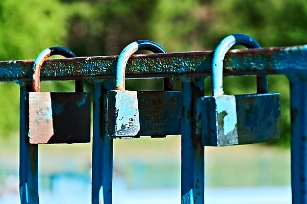 포토 JPG 해외이미지 모양 전통 포스터 결혼 백그라운드 컨셉 돈 하늘 결혼식 열쇠 발렌타인데이 3 선물 사랑 안전 사람없음 야외 빨간색 금융 빛 울타리 문 금속 골동품 흰색 하트 침대 축하 반지 구멍 황금 닫기 보호 은색 묘사 오브젝트 잠금 보안 대문 열정 고립 철강 해외202004 해외포토 감정 컬러 가구 장신구 모션 데이이벤트 재질 이벤트 경제 담장 재산 파일형식 이미지허브