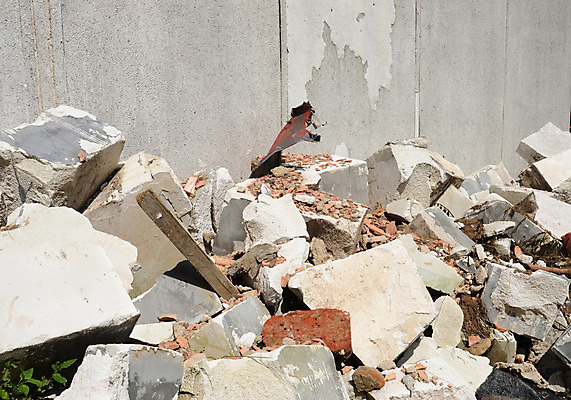 포토 JPG 해외이미지 벽 벽돌 사람없음 폐기물 위험 버리기 옛날 콘크리트 해외202004 해외포토 컨셉 모션 쓰레기 파일형식 이미지허브