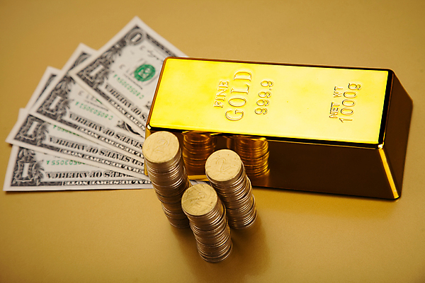 포토 JPG 해외이미지 지폐 실내 사람없음 금융 달러 동전 황금 외화 금괴 1달러 동전탑 갈색배경 해외202004 해외포토 백그라운드 돈 내부 경제 갈색 쌓기 파일형식 이미지허브