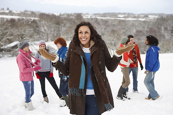 포토 JPG 해외이미지 백인 계절 여자 남자 행복 겨울 날씨 함께함 서기 미소 웃음 사람 풍경 소년 여러명 20대 야외 가로 친구 유행 냉동 목도리 우정 추위 시골 그룹 즐거움 니트 장면 눈내림 뜨개옷 혼혈 해외202004 해외포토 서양인 잡화 옷 감정 어린이 다수 컨셉 상의 관계 모션 눈_날씨 표정 청년 다문화 파일형식 이미지허브