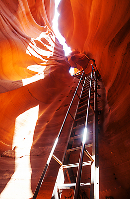 포토 JPG 해외이미지 공원 지구 모래 여행 자연 산 건조 풍경 사람없음 야외 빨간색 빛 햇빛 골짜기 미국 하이킹 사막 광선 바위 동굴 신비 부식 영양 좁은 페이지 사암 애리조나 침식 내추럴 이국적 지질학 특별함 해외202004 해외포토 공공시설 교육 컬러 컨셉 북아메리카 레저 태양 돌_바위 생태계 파일형식 이미지허브