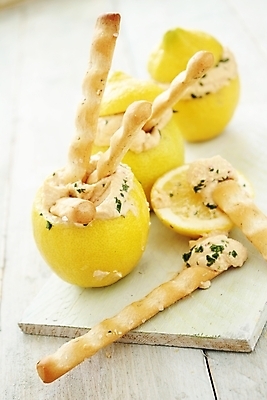 포토 JPG 해외이미지 음식 과일 어류 요리 사람없음 노란색 신선 먹기 레몬 카나페 연어 뷔페 해외202004 해외포토 컬러 모션 서양음식 수중동물 파일형식 이미지허브