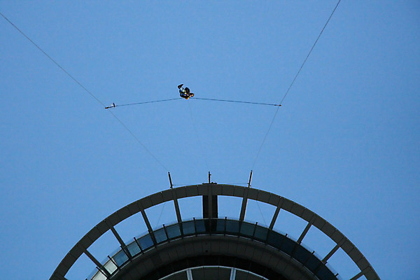 포토 JPG 해외이미지 디자인 건축양식 하늘 새로움 사람없음 건물 탑 점프 고층빌딩 큼 해외202004 해외포토 건축물 건축 컨셉 모션 빌딩 크기 파일형식 이미지허브