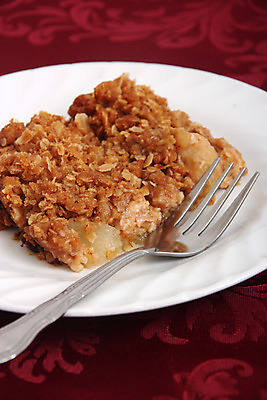 포토 JPG 해외이미지 스튜디오촬영 접시 포크 탁자 디저트 사람없음 가로 컬러풀 식탁보 달콤 사과 부스러기 해외202004 해외포토 식기 음식 컬러 가구 과일 실내 맛 파일형식 이미지허브