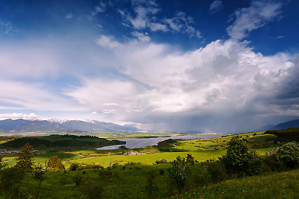 포토 JPG 해외이미지 나무 식물 구름 꽃 유럽 무지개 밭 농업 자연 하늘 바람 날씨 산 그림자 풍경 사람없음 초록색 여름 빛 햇빛 농장 마을 환경 맑음 봄 젖음 벚꽃 시골 숲 4월 5월 언덕 장면 폭풍 타운 슬로바키아 해외202004 해외포토 자연요소 계절 나라 산업 컬러 태양 도시 날짜 생태계 파일형식 이미지허브