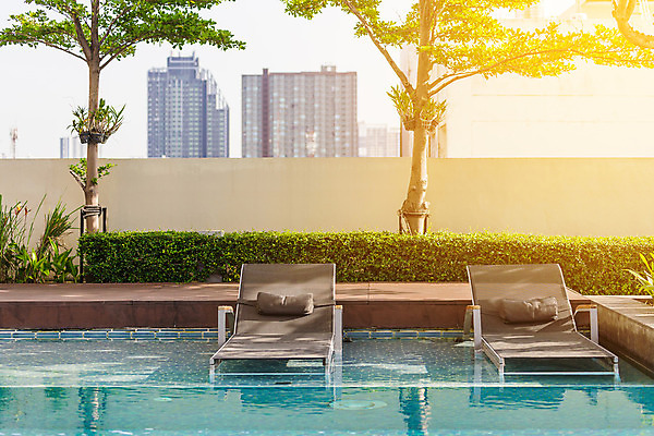 포토 JPG 해외이미지 나무 벽 벤치 의자 오렌지 건축양식 표면 휴식 아파트 수영장 그림자 사람없음 건물 장식 초록색 물 파란색 햇빛 반사 노란색 일출 스파 거울 젖음 침대 연못 도시 잠 가장자리 그늘 당구 클럽 에메랄드 콘도 지역 해외202004 해외포토 자연요소 식물 건축물 건축 컬러 가구 컨셉 과일 숙소 주택 태양 구기 노을 둘레 보석 파일형식 이미지허브