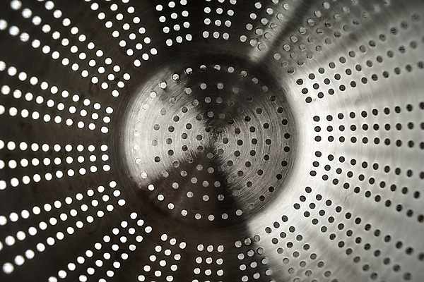 포토 JPG 해외이미지 접시 디자인 백그라운드 패턴 요리 사람없음 가로 빛 금속 주방 장비 기구 구멍 사발 냄비 준비 질감 해외202004 해외포토 식기 무늬 재질 사기그릇 솥 파일형식 이미지허브