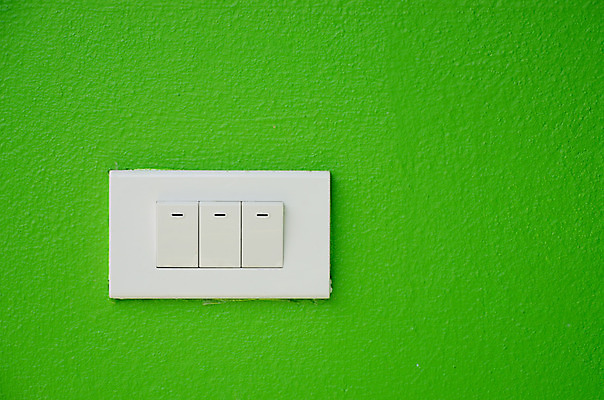 포토 JPG 해외이미지 벽 백그라운드 컨셉 가정 사람없음 내부 초록색 빛 환경 힘 에너지 흰색 플라스틱 시작 스위치 제어 해외202004 해외포토 컬러 재질 파일형식 이미지허브