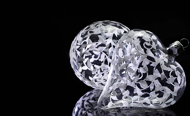 포토 JPG 해외이미지 크리스마스장식 크리스마스 검은배경 실내 사람없음 장식볼 하트 투명 오브젝트 오너먼트 해외202004 해외포토 모양 기념일 백그라운드 내부 장식 검은색 파일형식 이미지허브