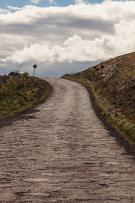 포토 JPG 해외이미지 구름 도로 섬 여행 교통시설 하늘 사람없음 태양 미국 운전 거친 하와이 먼지 울퉁불퉁 카피스페이스 해외202004 해외포토 자연요소 길 교통 북아메리카 모션 공백 시설 파일형식 이미지허브