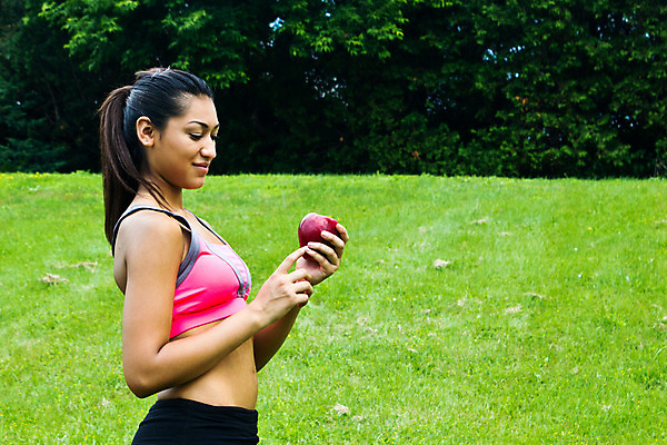 포토 JPG 해외이미지 라이프스타일 웰빙 여자 신체 건강 한명 사람 성인 활발 사과 연습 히스패닉 해외202004 해외포토 1 컨셉 과일 생활 파일형식 이미지허브