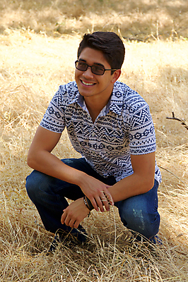 포토 JPG 해외이미지 나무 공원 남자 행복 안경 얼굴 학교 자연 한명 사람 동양인 소년 성인 야외 10대 초록색 선글라스 맑음 흰색 히스패닉 해외202004 해외포토 식물 1 잡화 공공시설 교육 감정 어린이 컬러 청소년 날씨 인종 신체부위 생태계 파일형식 이미지허브