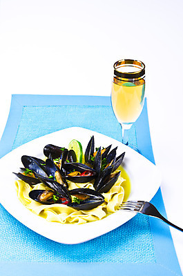 포토 JPG 해외이미지 접시 음식 바다 크리스마스 다이어트 과일 조개 건강 육류 갑각류 어류 요리 사람없음 물 주방 식당 검은색 식사 저녁식사 껍질 흰색 신선 먹기 레몬 해산물 홍합 점심식사 식욕 정물화 해외202004 해외포토 자연요소 동물 식기 기념일 컬러 식재료 모션 어패류 상점 수중동물 그림 파일형식 이미지허브