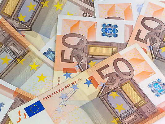 포토 JPG 해외이미지 유럽 종이 여행 백그라운드 지폐 돈 사람없음 금융 경제 빛 노란색 판매 쪽지 유로 신용카드 변화 시장 재산 구매 가격 하락 수집 가치 빚 매각 수입 유럽연합 전진 경제학 비용 해외202004 해외포토 교육 나라 컬러 컨셉 쇼핑 파일형식 이미지허브