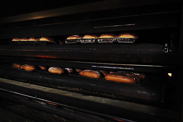 포토 JPG 해외이미지 빵 공장 실내 사람없음 어둠 해외202004 해외포토 음식 공업 내부 파일형식 이미지허브