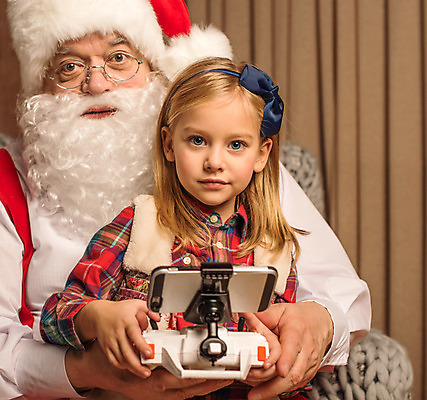 포토 JPG 해외이미지 디자인 응시 기념일 행복 어린이 백그라운드 크리스마스 휴가 새해 기념 손짓 두명 산타클로스 축제 인사 크리스마스이브 클라우스 해외202004 해외포토 시선 감정 모션 사람 이벤트 예절 파일형식 이미지허브