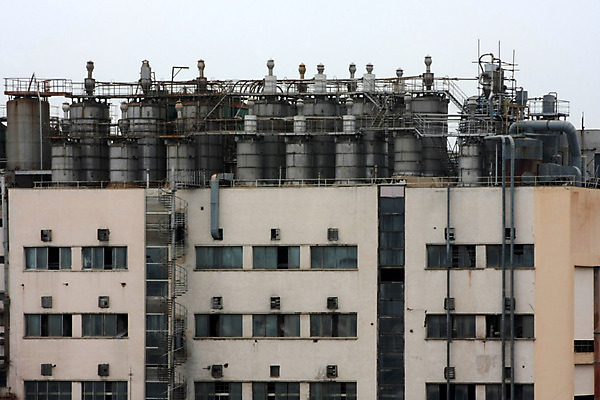 포토 JPG 해외이미지 모양 식물 외관 산업 여행 건축양식 공장 하늘 직장 굴뚝 사람없음 야외 파란색 빛 환경 상점 힘 장비 에너지 프랑스 잡기 원형 제조 폐기물 컨테이너 상업 탱크 수납 사일로 생태학 화학물질 해외202004 해외포토 도형 교육 건축 유럽 컬러 회사 공업 모션 화학 쓰레기 파일형식 이미지허브