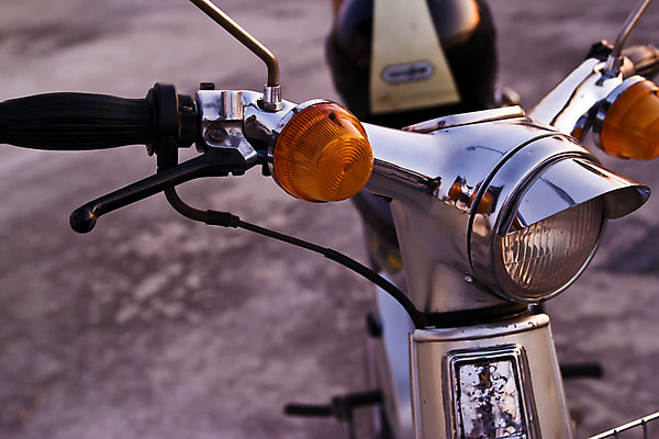 포토 JPG 해외이미지 라이프스타일 실루엣 도로 스포츠 여행 교통시설 사람없음 빨간색 자전거 검은색 힘 운전 오토바이 골동품 고속도로 클래식 승차 위험 속도 부식 복고 순환 타이어 가스 엔진 모터 고립 그런지 복원 실린더 옛날 페달 회복 힘찬 스타일 해외202004 해외포토 길 컬러 교통 컨셉 모션 촬영기법 생활 바이크 시설 파일형식 이미지허브