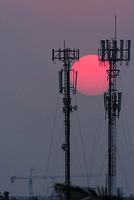 포토 JPG 해외이미지 실루엣 파도 오렌지 통신 하늘 모바일 세포 안테나 사람없음 스마트폰 태양 탑 디지털 자료 일몰 장비 정보 네트워크 역 저녁 연결 무선전화기 전화기 수화기 라디오 신호 방송 전염 전송 소통 셀룰러 해외202004 해외포토 자연요소 건축물 바다 컨셉 과일 교통시설 촬영기법 전자제품 핸드폰 스마트기기 노을 질병 야간 감염 파일형식 이미지허브