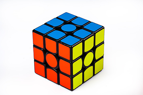 포토 JPG 해외이미지 모양 길 백그라운드 컨셉 성공 실내 사람없음 빨간색 초록색 파란색 장난감 노란색 도전 게임 흰색 도움 수학 퍼즐 플라스틱 집중 큐브 오브젝트 싱글 정사각형 문제 마법 질서 해결 고립 마무리 멀티 해외202004 루빅큐브 해외포토 도형 컬러 교과목 재질 놀이 내부 예절 파일형식 이미지허브