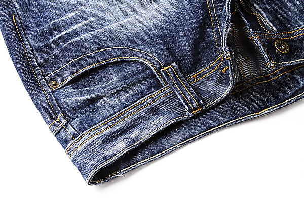 포토 JPG 해외이미지 라이프스타일 옷 바지 사람없음 파란색 유행 어둠 흰색 청바지 직물 면 주머니 허리 서쪽 스타일 해외202004 해외포토 컬러 하의 생활 신체부위 방향 파일형식 이미지허브