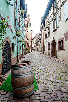 포토 JPG 해외이미지 주간 유럽 문화 도로 길 여행 건축양식 거리 주택 프레임 통 사람없음 목재 세로 여름 여행객 와인 프랑스 수확 바위 도시 중세 역사 오솔길 버리기 통로 좁은 장면 지역 타운 옛날 해외202004 해외포토 자연요소 나무 계절 건축 나라 농업 재료 교통시설 모션 주류 사람 건물 돌_바위 파일형식 이미지허브