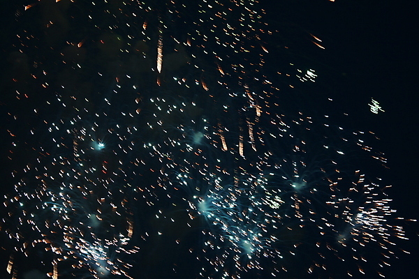 포토 JPG 해외이미지 기념일 행복 꽃다발 백그라운드 크리스마스 하늘 불 추상 휴가 불꽃 새로움 기념 폭죽 불꽃놀이 이벤트 사람없음 파란색 빛 컬러풀 파티 검은색 축제 어둠 축하 야간 폭발 그림 쇼 경례 파열 독립 땅바닥 화상 해외202004 해외포토 자연요소 꽃 감정 컬러 컨셉 무늬 놀이 바닥 인사 상처 파일형식 이미지허브