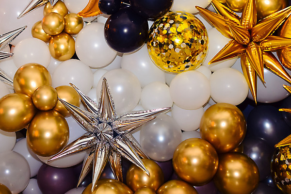 포토 JPG 해외이미지 나무 계절 크리스마스 겨울 전구 목걸이 공 유리 휴가 사람없음 내부 장식 빨간색 파란색 빛 컬러풀 장난감 축제 장식볼 흰색 축하 원형 황금 은색 12월 보석 연도 오브젝트 해외202004 해외포토 도형 식물 기념일 컬러 컨셉 장신구 재질 날짜 광석 파일형식 이미지허브