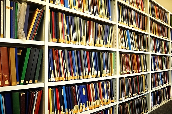 포토 JPG 해외이미지 교육 벽 백그라운드 컨셉 학교 책장 선반 사람없음 책 스터디 도서관 강의 대학교 질감 문학 모음 보관소 해외202004 해외포토 가구 한글 학습 저장 파일형식 이미지허브