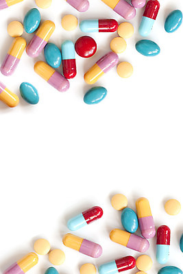 포토 JPG 해외이미지 분홍색 과학 백그라운드 컨셉 건강 병원 사람없음 치료 빨간색 초록색 컬러풀 알약 약 노란색 건강관리 고통 흰색 하트 실험실 약초 질병 약국 예방 두통 처방 중독 조제 돌봄 약사 치료제 치유 헬프 화학물질 항생제 해외202004 해외포토 모양 감정 컬러 의학 모션 실험 관리 도움 풀_식물 화학 만들기 파일형식 이미지허브