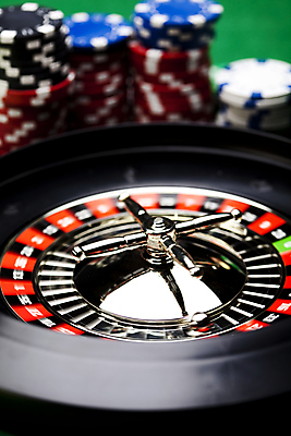 포토 JPG 해외이미지 실내 사람없음 포커칩 도박 카지노 룰렛 겜블 초록배경 해외202004 해외포토 백그라운드 내부 초록색 게임 포커 파일형식 이미지허브