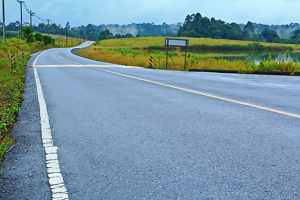 포토 JPG 해외이미지 나무 구름 계절 공원 아시아 도로 선 여행 교통시설 태국 자연 하늘 휴가 산 아이디어 풍경 사람없음 야외 초록색 물 여름 운전 시골 신선 고속도로 저녁 숲 땅 언덕 내추럴 방법 해외202004 해외포토 자연요소 식물 공공시설 나라 길 컬러 교통 컨셉 모션 야간 시설 생태계 파일형식 이미지허브