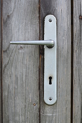 포토 JPG 해외이미지 손잡이 사람없음 목재 문 금속 철 묘사 시골집 옛날 해외202004 해외포토 나무 재료 재질 주택 파일형식 이미지허브