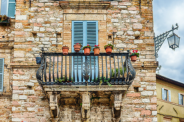 포토 JPG 해외이미지 외관 유럽 문화 벽 건축양식 거리 사람없음 야외 건물 여행객 마을 이탈리아 도시 역사 작음 타운 단계 옛날 해외202004 해외포토 건축물 건축 나라 사람 크기 파일형식 이미지허브