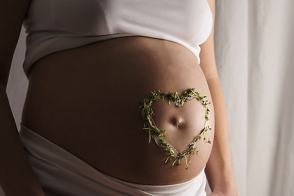 포토 JPG 해외이미지 백인 1 여자 얼굴 어린이 백그라운드 신체 포옹 엄마 새로움 관리 사랑 한명 사람 성인 희망 임산부 임신 육아 성장 흰색 아기 잡기 출산 9 8 큼 문제 월 나쁜 고립 돌봄 해외202004 해외포토 서양인 감정 컬러 컨셉 가족 안기 모션 신체부위 숫자 날짜 크기 파일형식 이미지허브