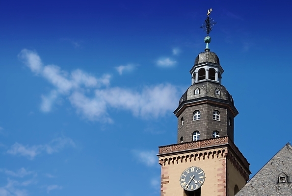 포토 JPG 해외이미지 구름 전통 유럽 기독교 종교 시계 백그라운드 건축양식 하늘 미래 독일 사람없음 건물 파란색 교회 탑 검은색 바위 시간 중세 역사 재산 황금 과거 5 숯 첨탑 옛날 유럽연합 프랑크푸르트 카피스페이스 해외202004 해외포토 자연요소 건축물 건축 나라 컬러 컨셉 종교건축 금융 숫자 공백 돌_바위 도시 파일형식 이미지허브